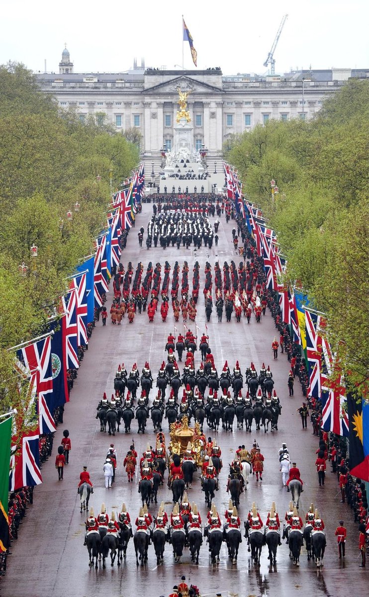DaysofNHS's tweet image. The cost of the entire coronation of His Majesty King Charles III would fund the NHS for 5 hours.