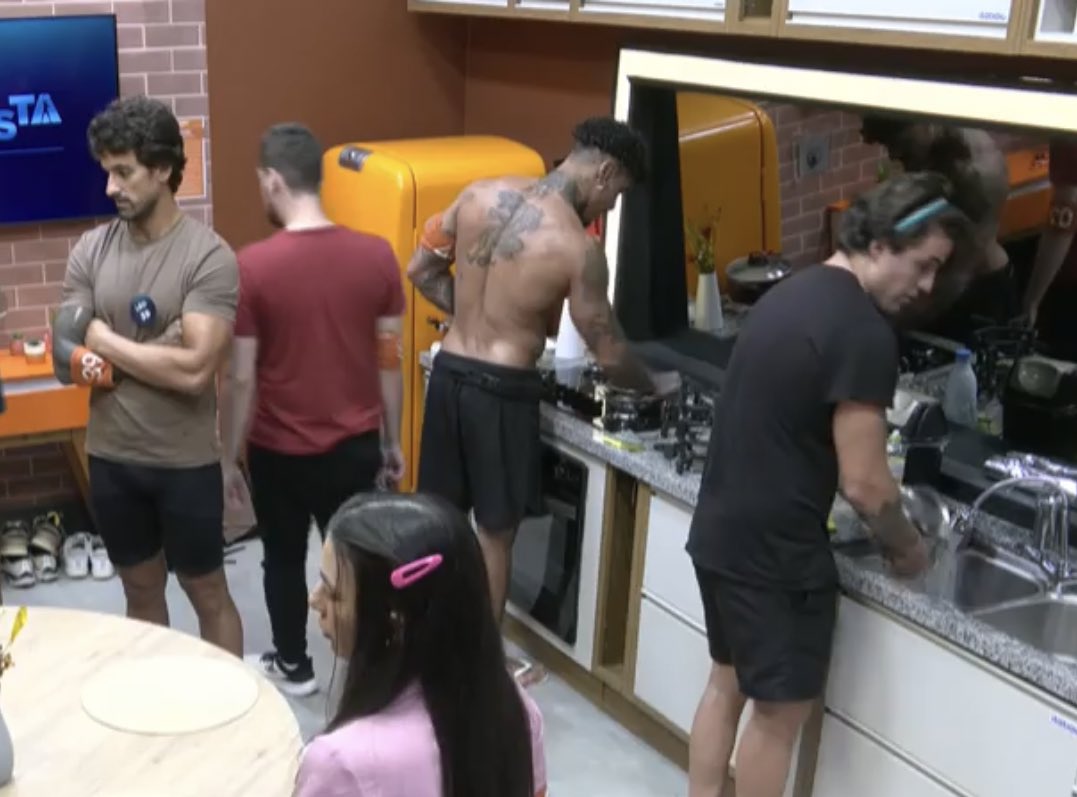 mudias_'s tweet photo. Cozinha e também limpa, o combo completo 🧼 #TeamMu #AGrandeConsquista https://t.co/0PwOHyigpI