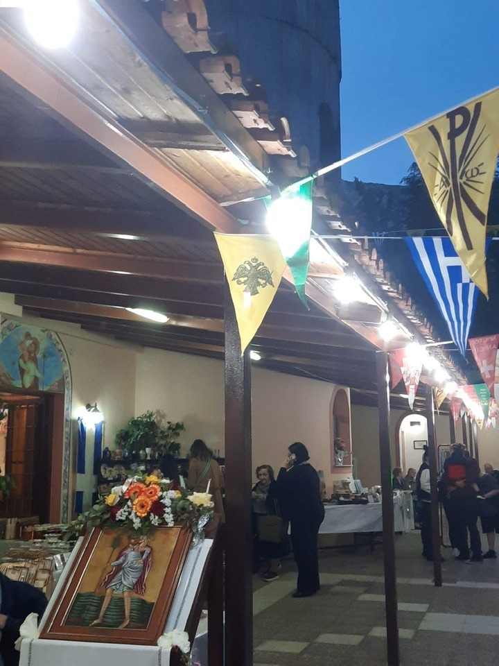 kstoudas's tweet photo. Ο βροχερός Μαγιάτικος ουρανός και οι δρόμοι της Νεάπολης υποδέχθηκαν την Ιερή εικόνα του Αγίου Χριστοφόρου. Από την περιφορά και λιτάνευση της Θείας εικόνας. Και του χρόνου με υγεία!
#Νίκαια #Nikaia #Νεάπολη https://t.co/VAvR0xz9iS