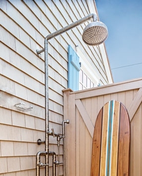 Beachy Vibes are here! Congrats to Gramercy Design for capturing this surf-inspired project with Sonoma Forge’s  exposed outdoor shower... Have news to promote? Reach out.
⁠
#sonomaforge  #summer  #beach #outdoors #showers   #beachlife #ocean #beachday #beachvibes #surfing