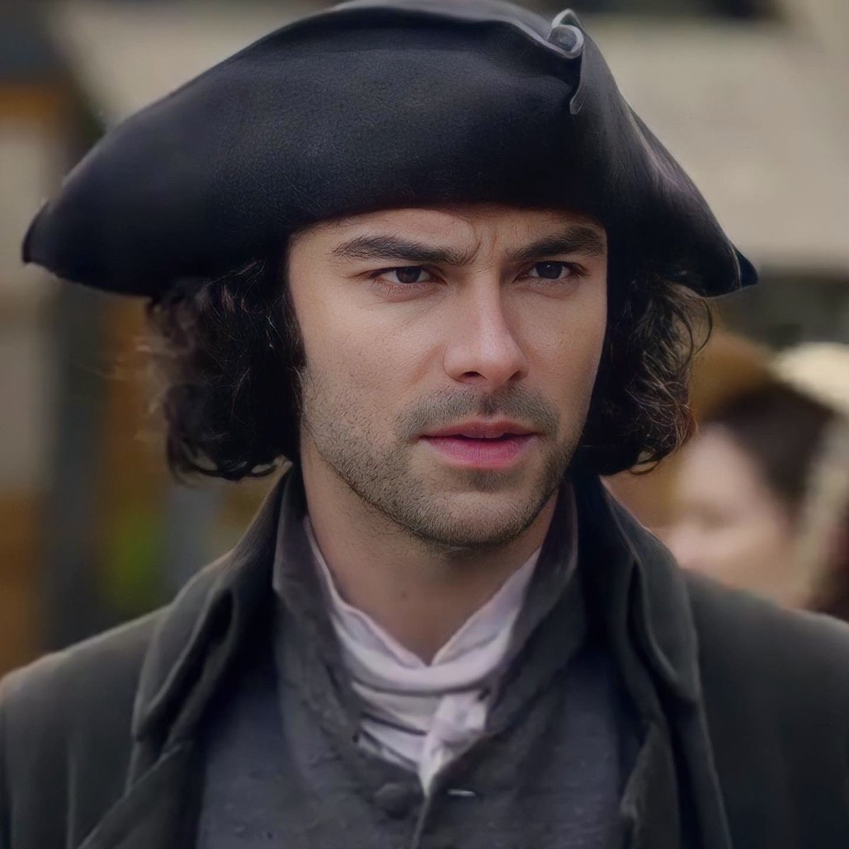 #Poldark #TricornTuesday Ross looking concerned as he sees JC with #George..hope you’re having a good day #AidanTurner #AidanCrew ❣️