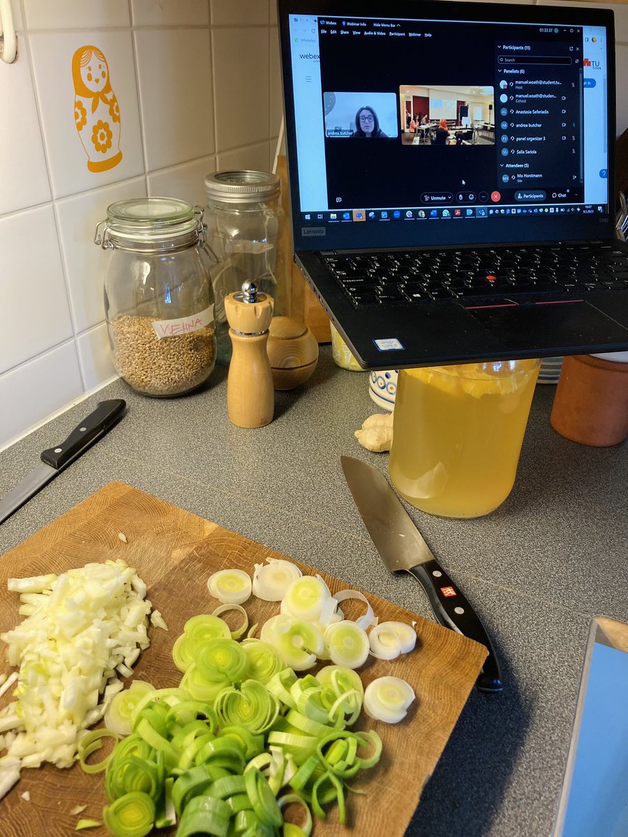 Following the intriguing panel “Microbes in, for, around Food Systems” literally ON microbes featuring <a href="/CSSMicrobes/">CSSM (find us at cssmicrobes.bsky.social)</a> colleagues <a href="/ange_butcher/">Andrea Butcher</a>, <a href="/SallaSariola/">Salla Sariola</a>, <a href="/heymayahey/">Dr. Maya Hey (find me at heymayahey.bsky.social)</a>, <a href="/alicia_ngingeng/">Alicia Ng - @alicia-ngingeng.bsky.social</a> and many others #STSgraz2023