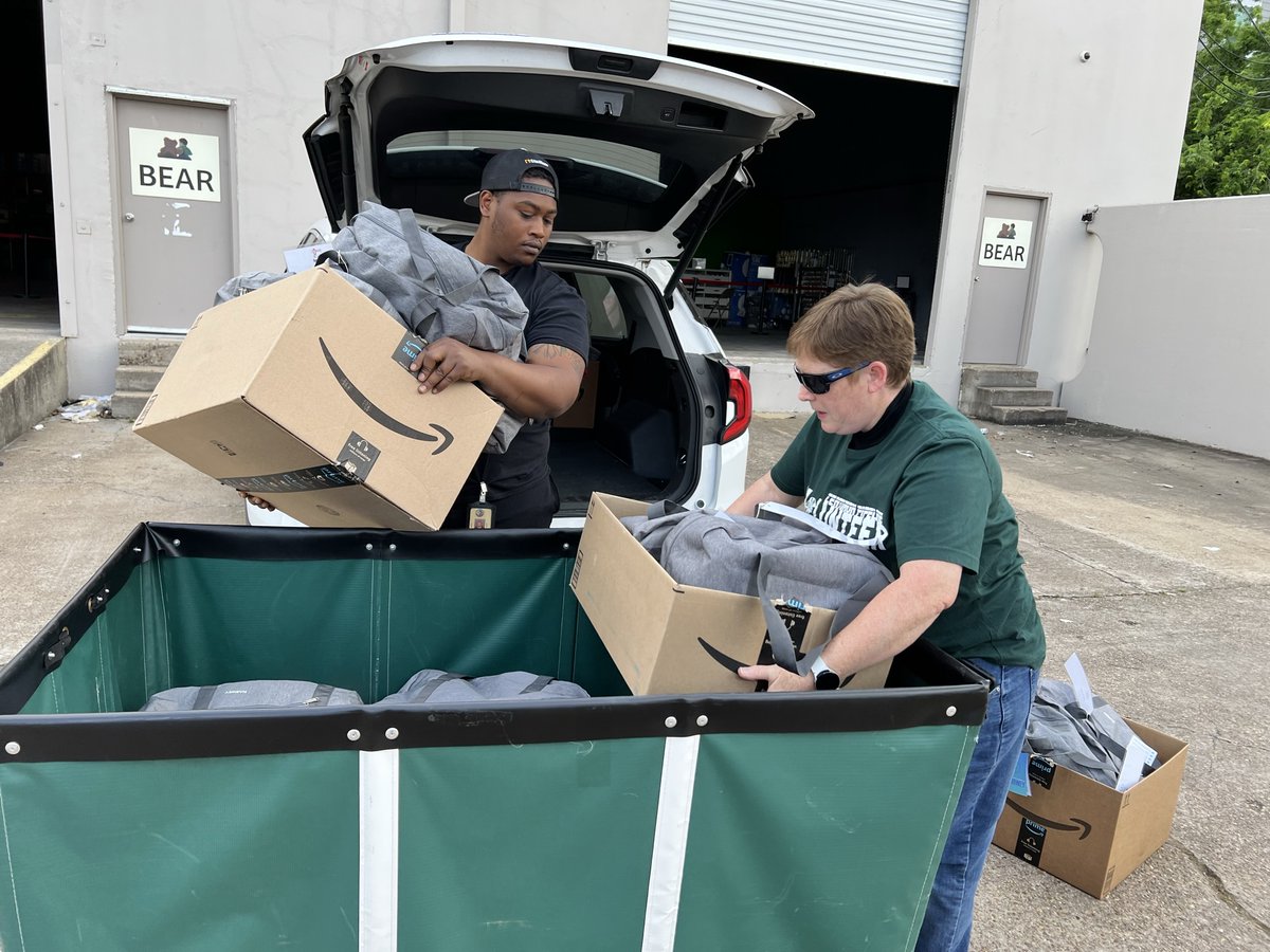 BEAResource's tweet photo. A huge thank you goes out to Centurion Pipeline L.P. for their recent donation and contribution to BEAR's cause! Thanks to them, more kiddos will get BEAR Bags filled with the essential resources they need!

Thank you, Centurion Pipeline L.P., for making a difference! 💚🧸 https://t.co/Nn8DaNywlz