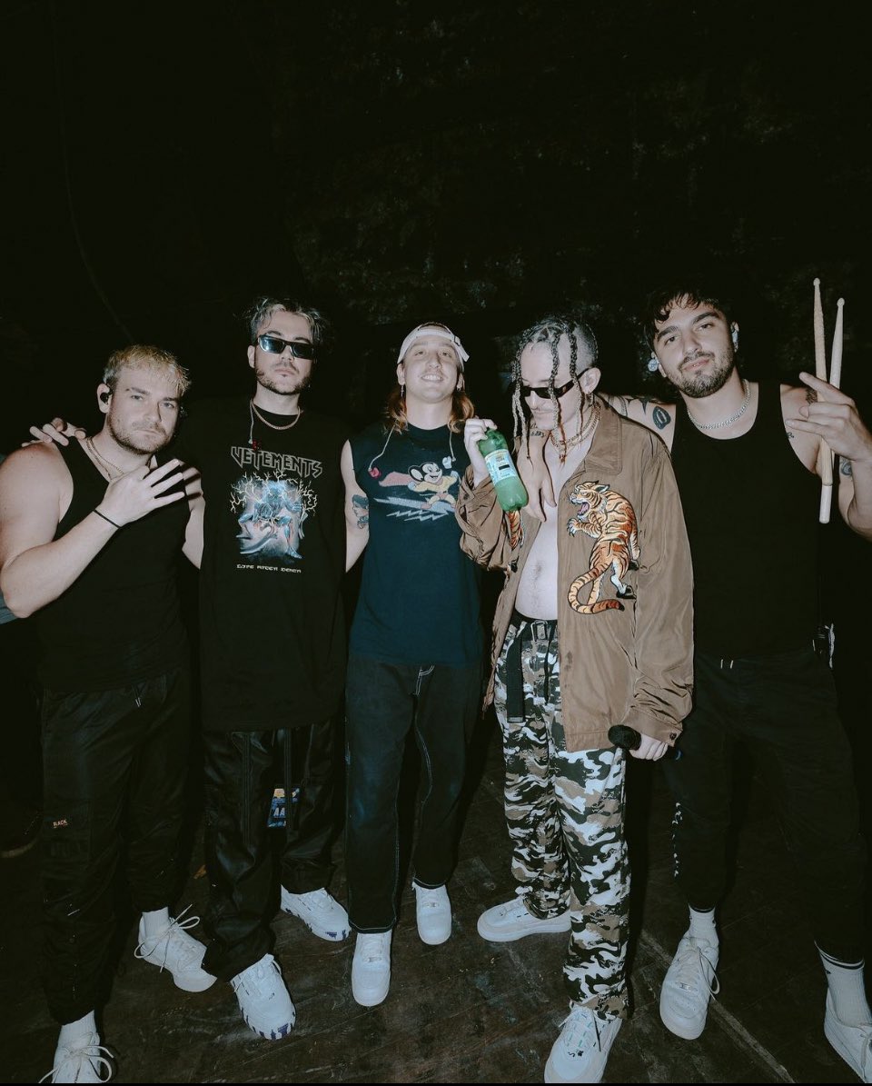 whencaalbum's tweet photo. THE LEGENDS https://t.co/ubAzJItrfj