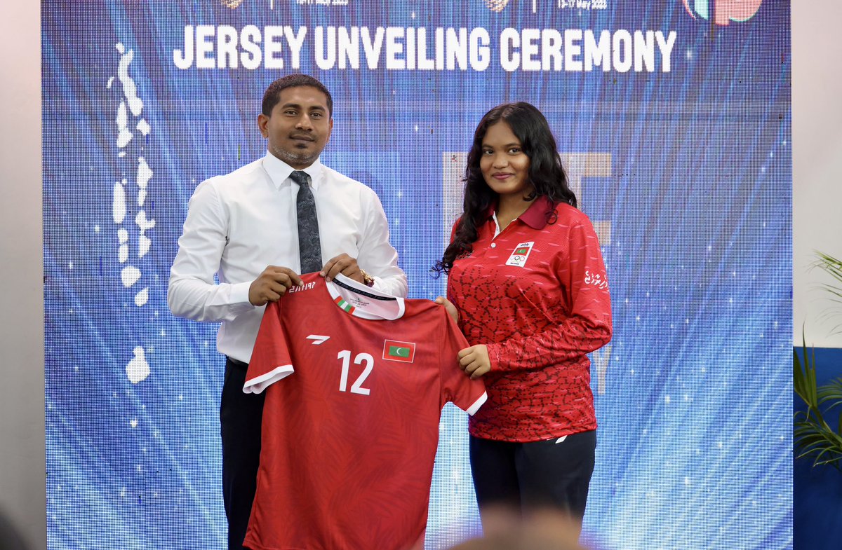 MoYSF_mv's tweet photo. Minister @ahmedmahloof attended to the jersey handover ceremony to U17 &amp; U19 Women's Handball Team in this evening.

Minister handover the jerseys to players  who are competing in IHF Trophy Asia.

IHF Trophy Asia will be held in Dhaka, Bangladesh from 13 to 17 May 2023. https://t.co/OHDygP0Fh9