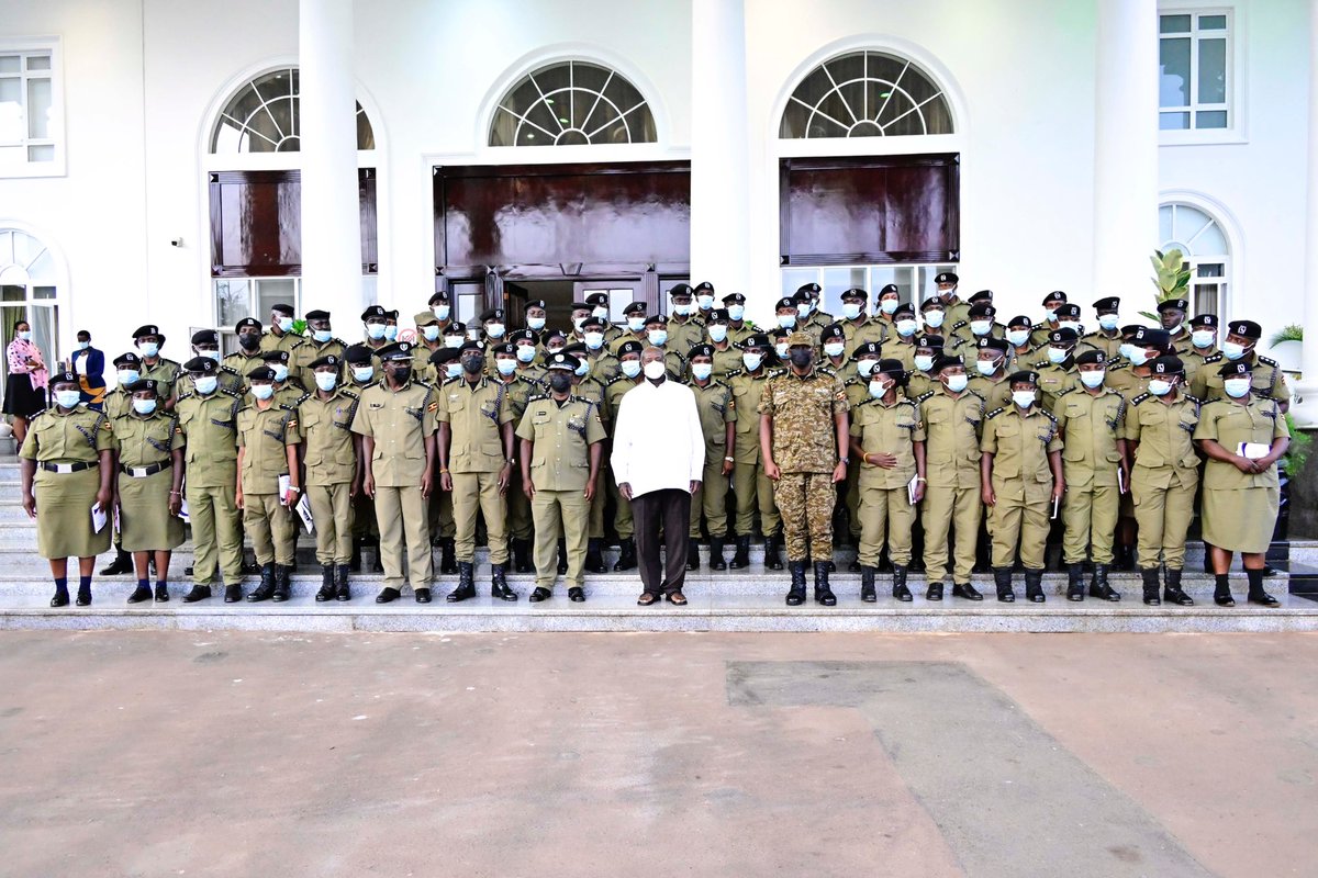 In my lecture to police officers from the Criminal Investigations Directorate (CID) this afternoon, I underscored the importance of having peace and a crime free society if we are to achieve social economic transformation.
If there is crime and insecurity, investors cannot come