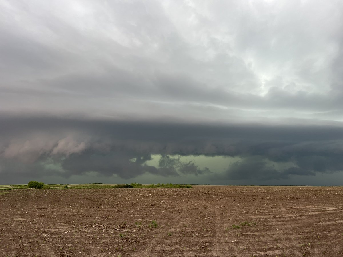 Evyan Smith (@swk_stormchaser) on Twitter photo Severe thunderstorm moving east southeast nearing Fort Riley KS tornado sirens on at Fort Riley <a href="/NWSTopeka/">NWS Topeka</a> Severe thunderstorm moving east southeast nearing Fort Riley KS tornado sirens on at Fort Riley <a href="/NWSTopeka/">NWS Topeka</a>