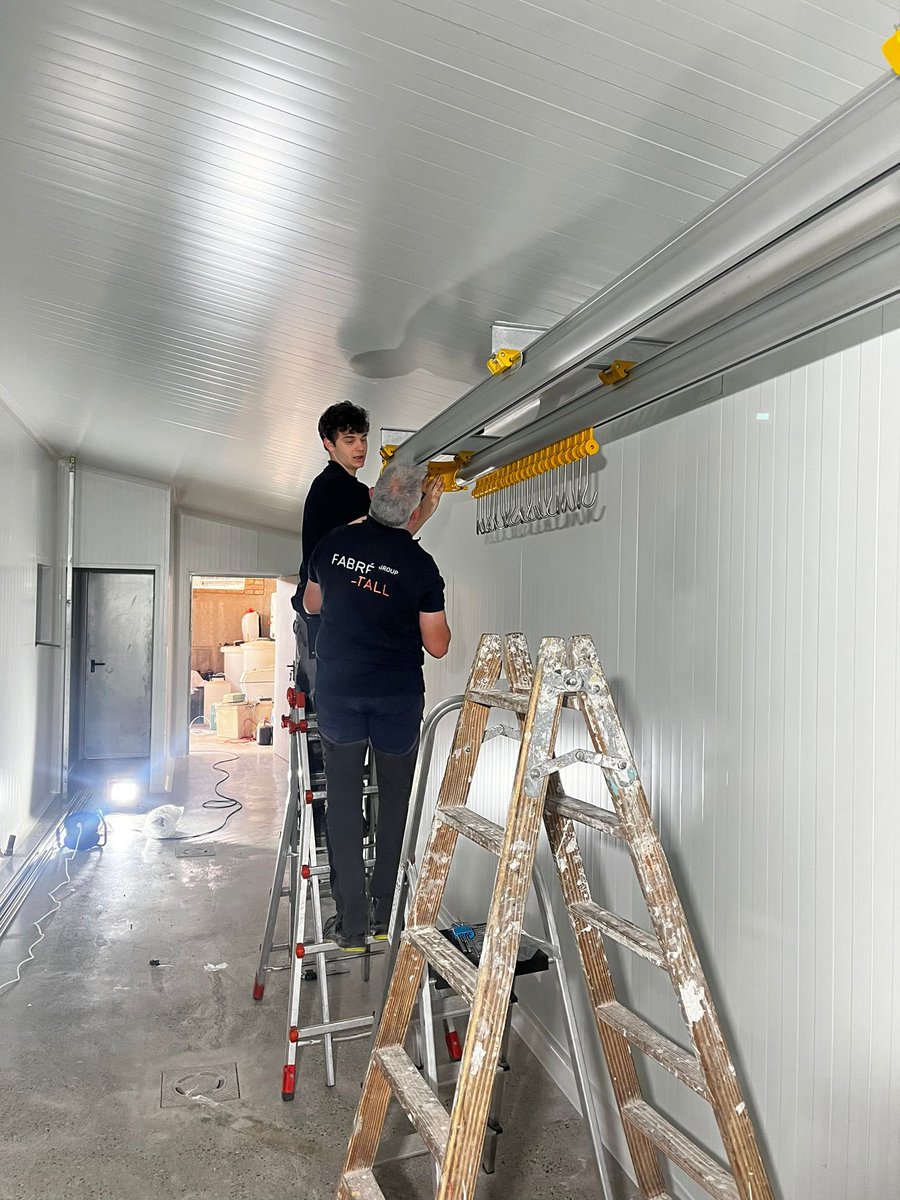 MobilSlaughter's tweet image. The assembly of another rural #slaughterhouse begins..!!! 😉😉👍👍 this time it's #chicken 🐓🐓🐓
Another farmer who is going to offer his products to the end customer. #proximity #rural #somosrurales #ganadero #pollocampero