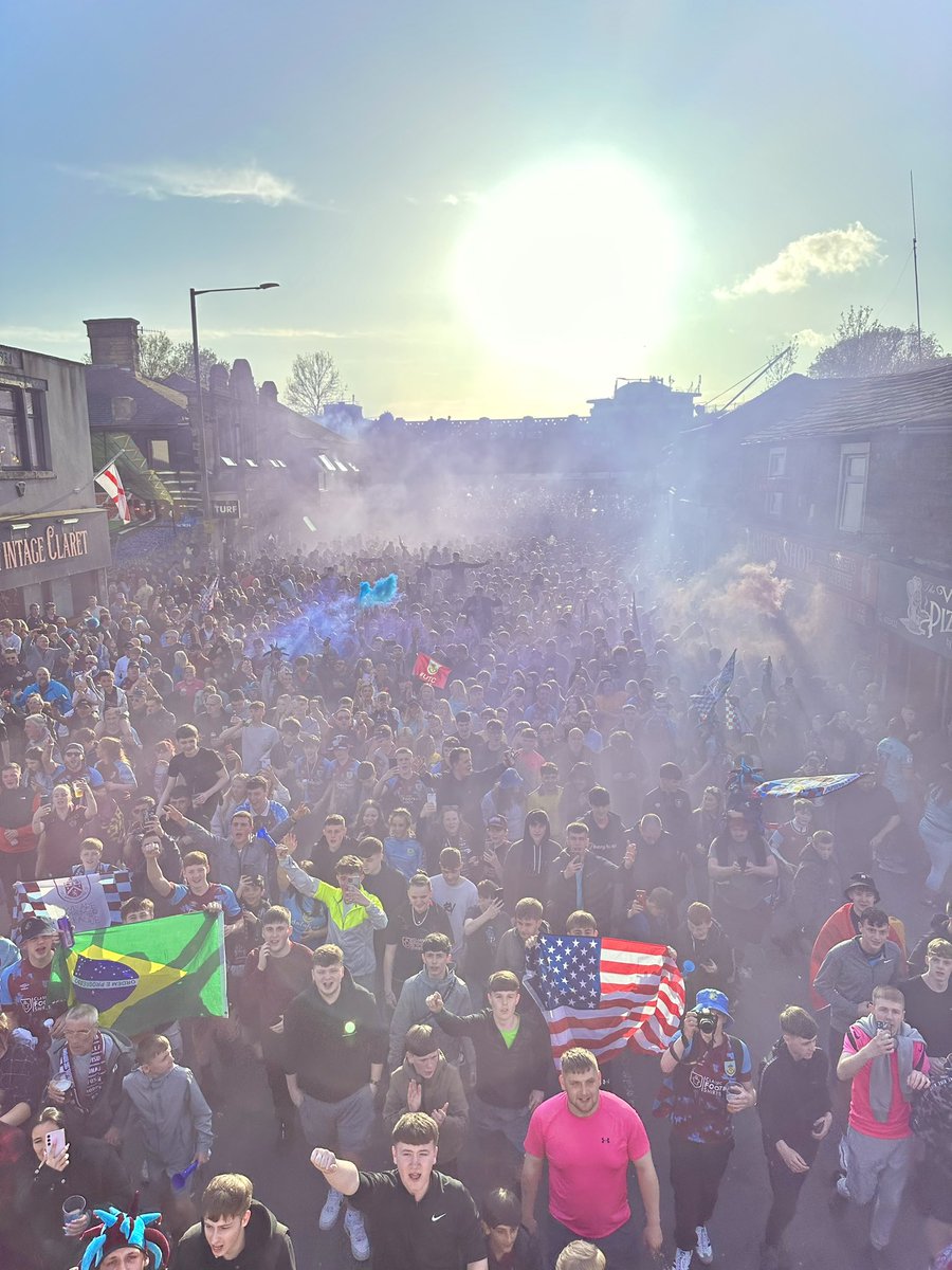 NO NAY NEVER!!! Burnley knows how to throw a damn party! C’MON BURNLEY!!! (every single living human being in Lancashire and beyond has to be at this parade right now. It is truly unbelievable.) #UTC