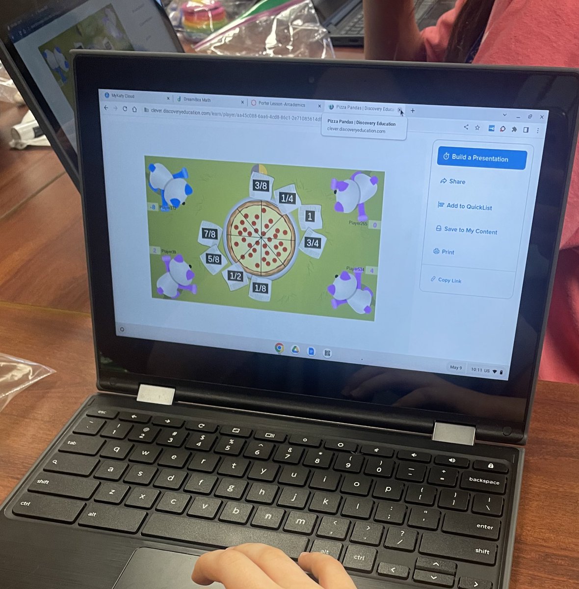 MrsJordanPorter's tweet photo. 4th graders in @leah_atkin’s class at @StanleyStampede LOVED reviewing their math skills with @Arcademics interactives on @DiscoveryEd���� #KISDelemtech https://t.co/StIJ4SREro