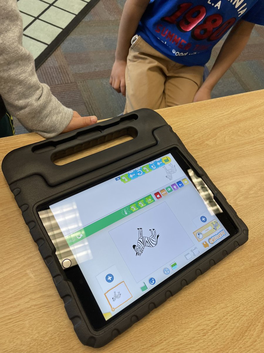 1HA are working on using scratch jr to demonstrate what they have learned about living things! @HuntingtonRidg1 @PDSB_Libraries @peel21st #ScratchWeek