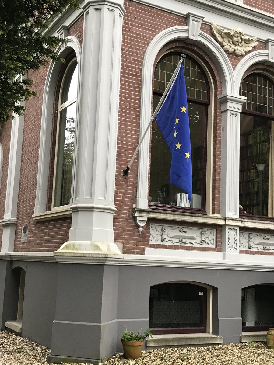Vandaag gesignaleerd in Groningen voor ⁦@RaquelGarciaHer⁩ die grensoverschrijdend denkt! Veel succes van twee sympathisanten!