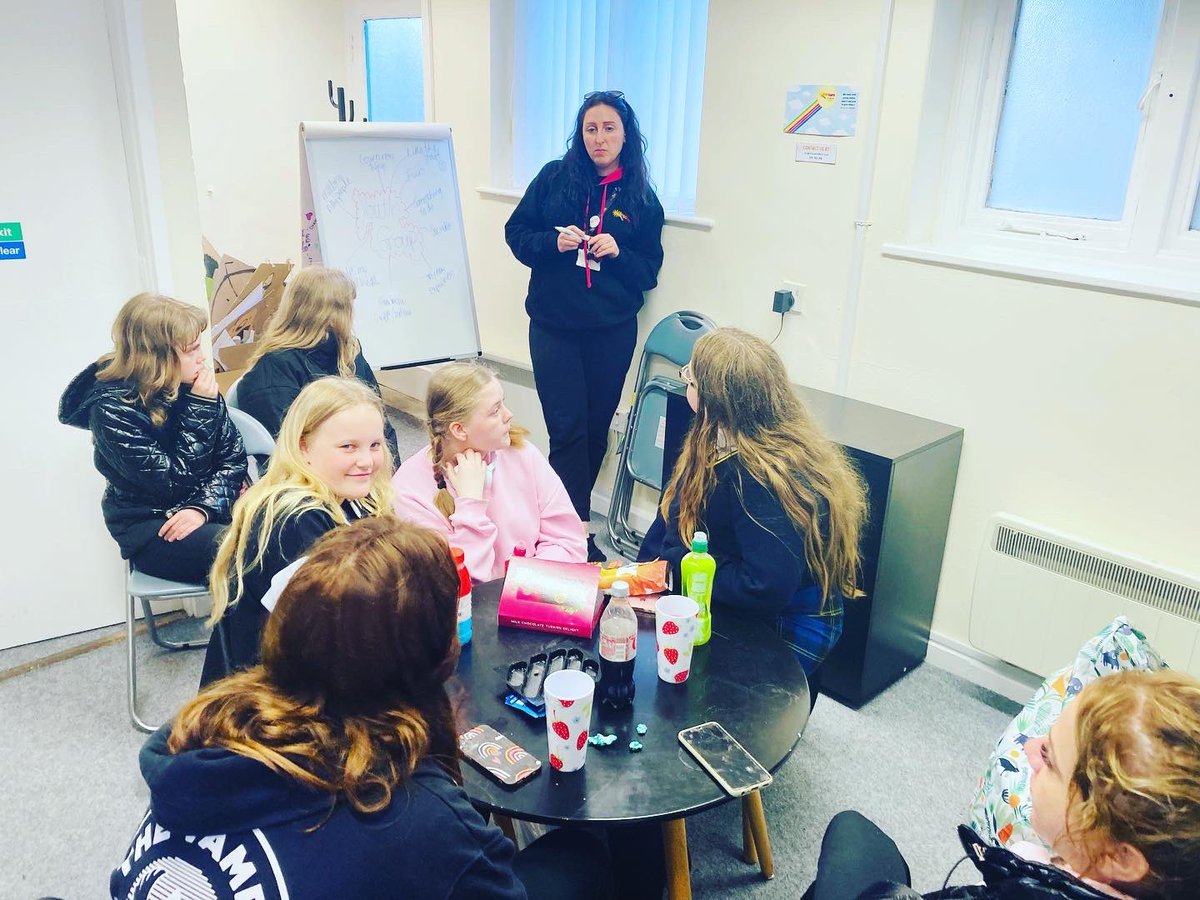 brightfuturesST's tweet photo. 🗣 Thanks to all the young ladies that came along and joined us in our new “youth drop in”evening provision 🥰.
✍️ The group have came up with some brilliant ideas and activities they would like to do in the future.
#groupplanning #youthwork https://t.co/AW5cjw6dcV