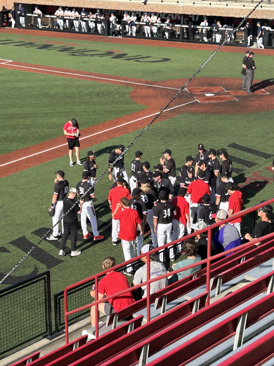 cincygreghoodin's tweet photo. LETS GO #BEARCATS #NatiBoyz @GoBearcatsBASE @uofcincy @uofcincyalumni @GoBearcatsUCATS @BearcatsRuckus #BearcatFamily #BearcatsUnited #BearcatForLife #springthing #springincincy โค๏ธ๐ค๐ดโซ๏ธ #tuesdayvibes https://t.co/NoUOo87Npq