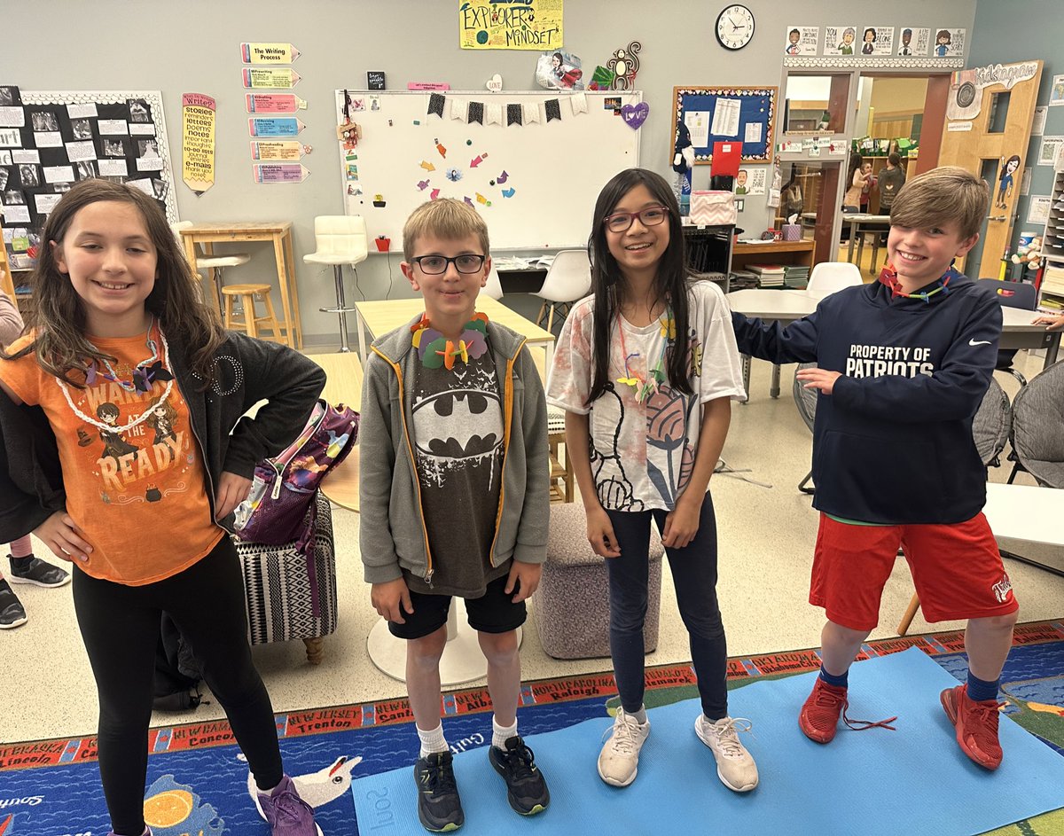 missklipfel's tweet image. 4th grade explorers set out on their 
@AmazingRaceCBS through the West Region of the United States 🌍 Route info gives clues to locations. Detour &amp;amp; roadblock tasks immerse us in the location &amp;amp; culture #explorermindset #whereiexplore #connectingfurther