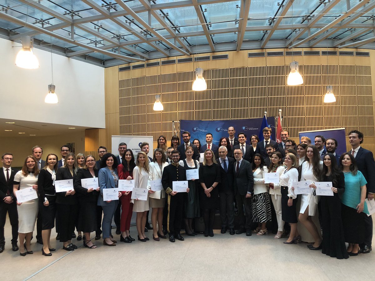 Today, on #Europeday 🇪🇺, we celebrated the end of the very first programme of the European diplomatic academy. Congratulations to the 40 young diplomats, the pioneers, who joined us for 9 months of training! Fantastic evening at the @eu_eeas #EUDiplomacy