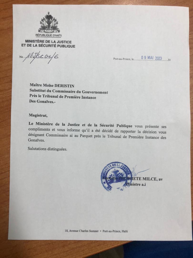 Tandans7's tweet photo. Antre an fonksyon maten madi 9 Me a, Me Moïse Deristin pèdi djòb li nan yon lèt minis jistis la, #emelieprophète ekri ak Me Moïse pou di li desizyon li te pran pou te revoke Me Serard Gazius la epi mete li kòm komisè a  repòte.

#filalang😄 https://t.co/0BR3MIMcfh