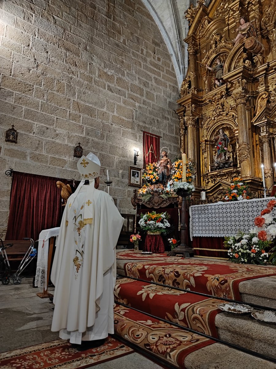 Obispofcerro's tweet photo. Novena en honor a San Isidro Labrador, en la Iglesia Parroquial de Nuestra Señora de la Asunción de Malpartida de Cáceres. https://t.co/VnqY68sYBG