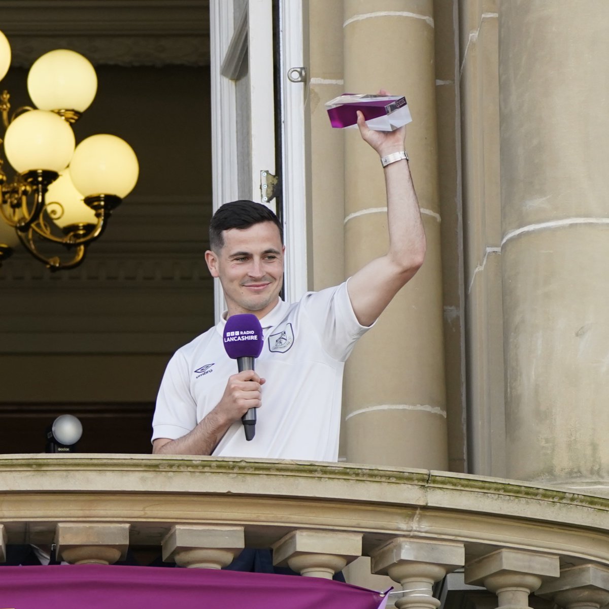 So glad to see one of our former academy prospects doing so well! Still stand by the opinion that we shouldn’t of sold him, especially for as little as we did.
Wish Josh Cullen the best of luck in the Prem next season!
👏🏻⚒️ #WHUFC #COYI