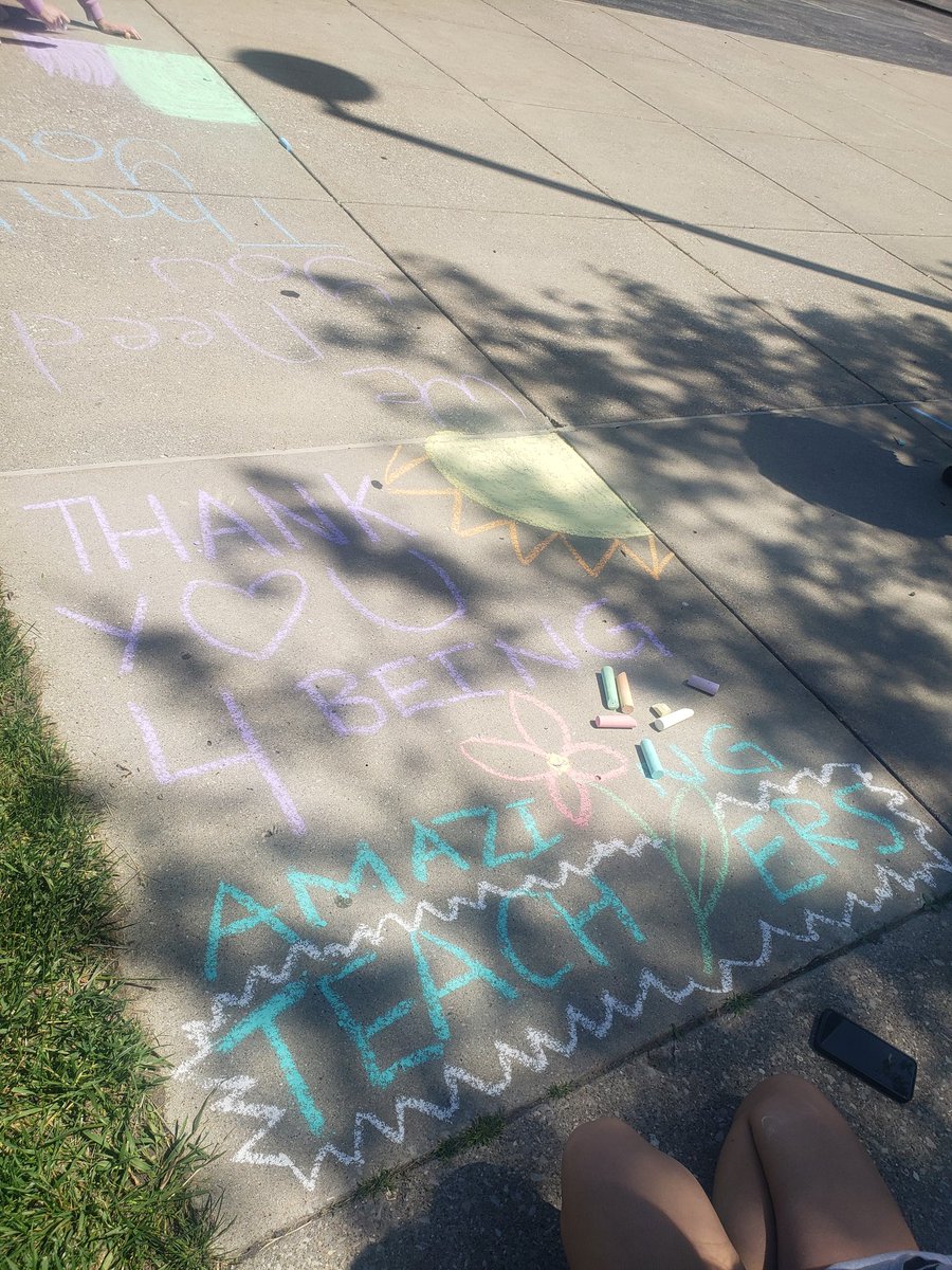 RanielleRenae's tweet photo. The Principles of Teaching students enjoyed writing  kind words for Teacher Appreciation Week😊 https://t.co/EWjPTc13BM