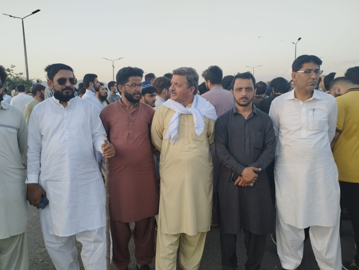 AbbasiAd2000's tweet photo. We are at pindi FaizAbad https://t.co/OuNHW4yoJh