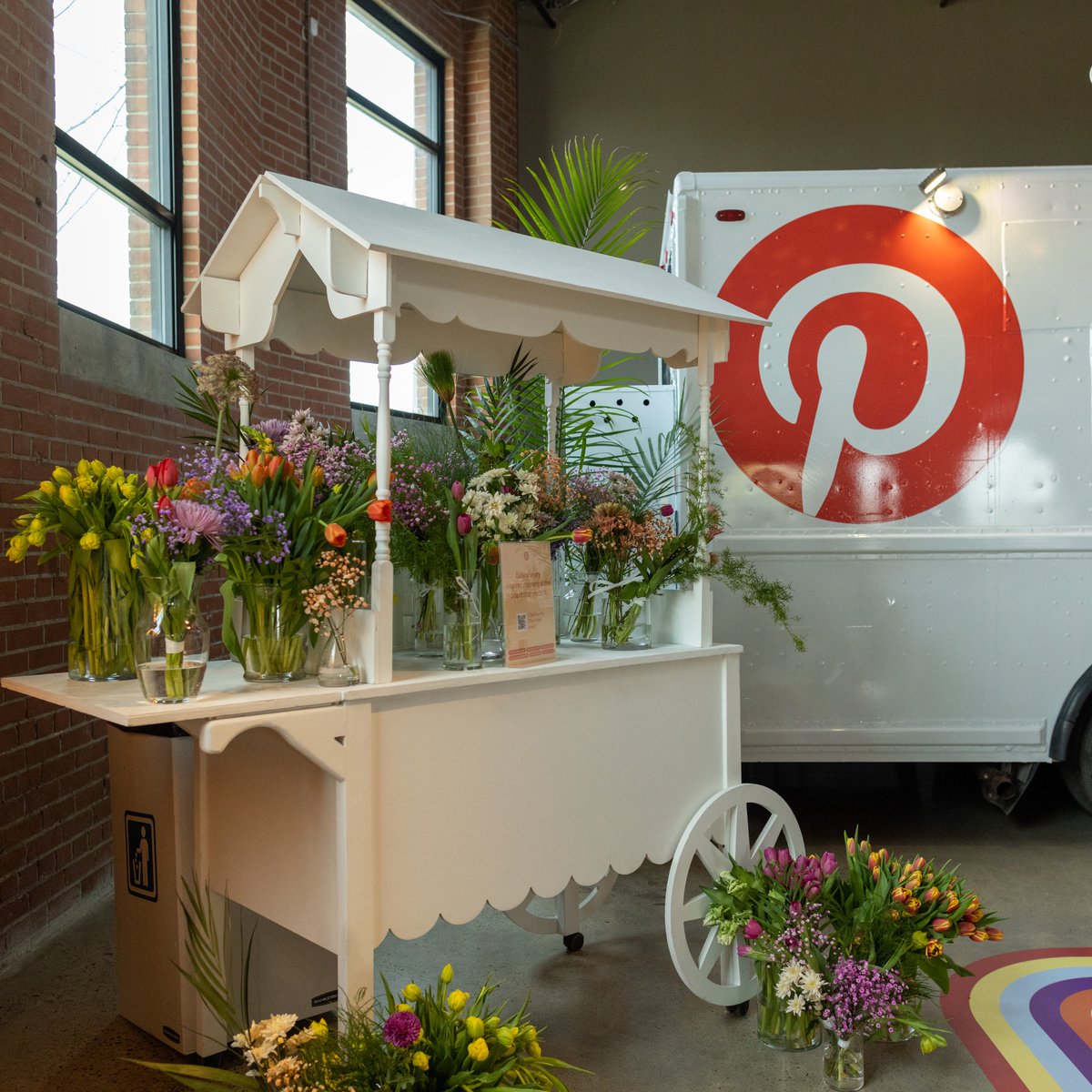 pinterestbiz's tweet photo. Today we’re welcoming over 300 partners to learn about the journey from discovery to decision to do on @Pinterest. Follow along for a look at our #Pinvision event in Toronto. https://t.co/KdRk9ibHpJ