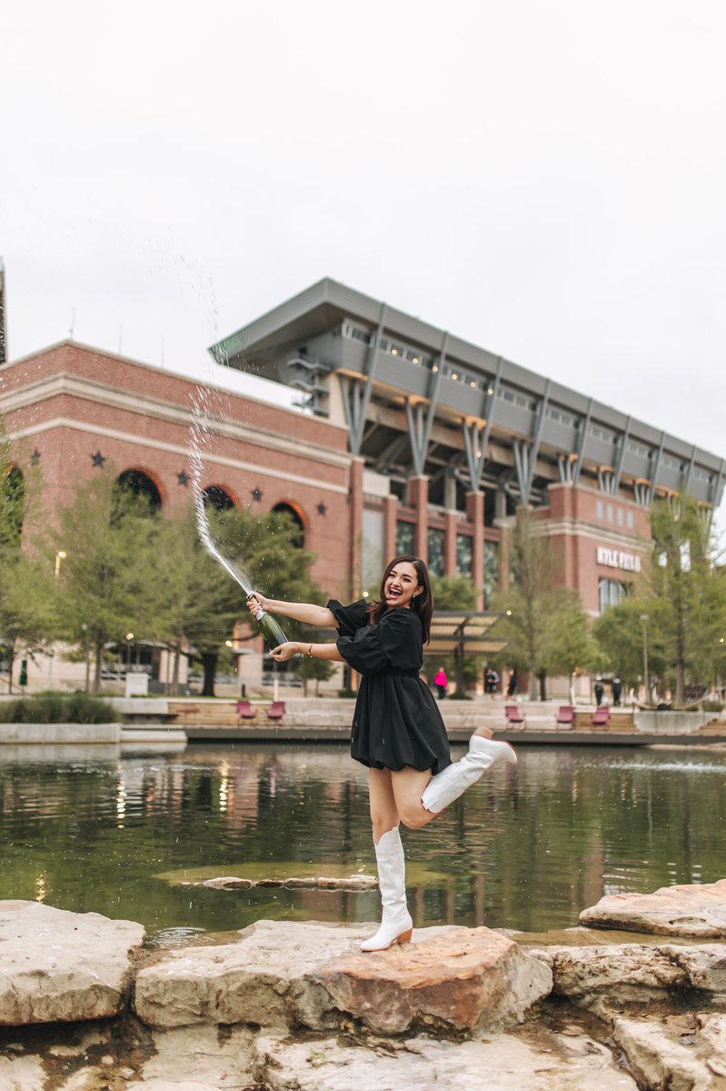 naomirdzzz's tweet photo. popping bottles for graduation🍾 https://t.co/ZsrUMkFEQo
