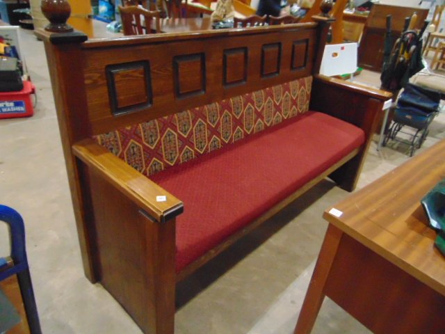 Ecclesiastical Oak Bench.
#Oak #ecclesiastical #Oakfurniture #oakfurniture