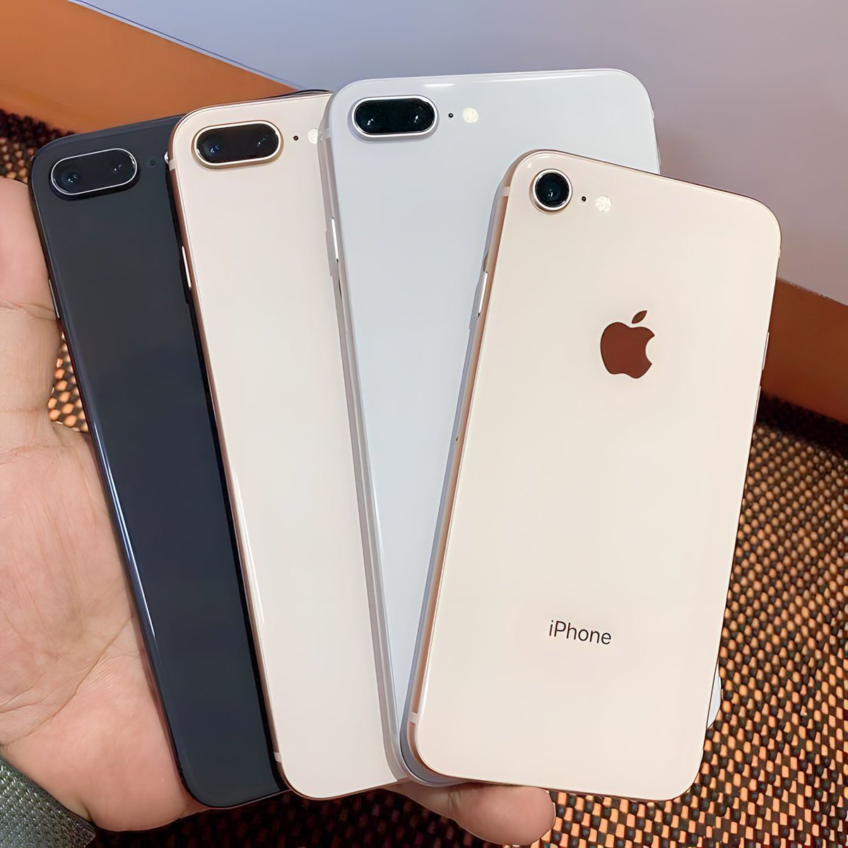 Hah Serius ? iPhone 8 Sekarang 700 Ribu Doang?! 😭

— A Thread —