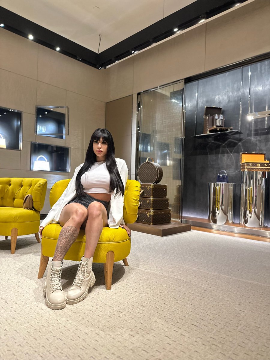 Jully Poca 🍭 on Twitter: "Bonequinha"