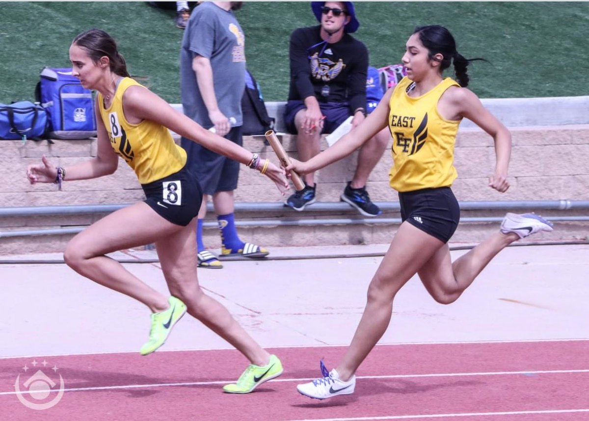 I really don’t know much about track but that looks like a good handoff. ⁦<a href="/HelzerGrace/">Grace Helzer</a>⁩