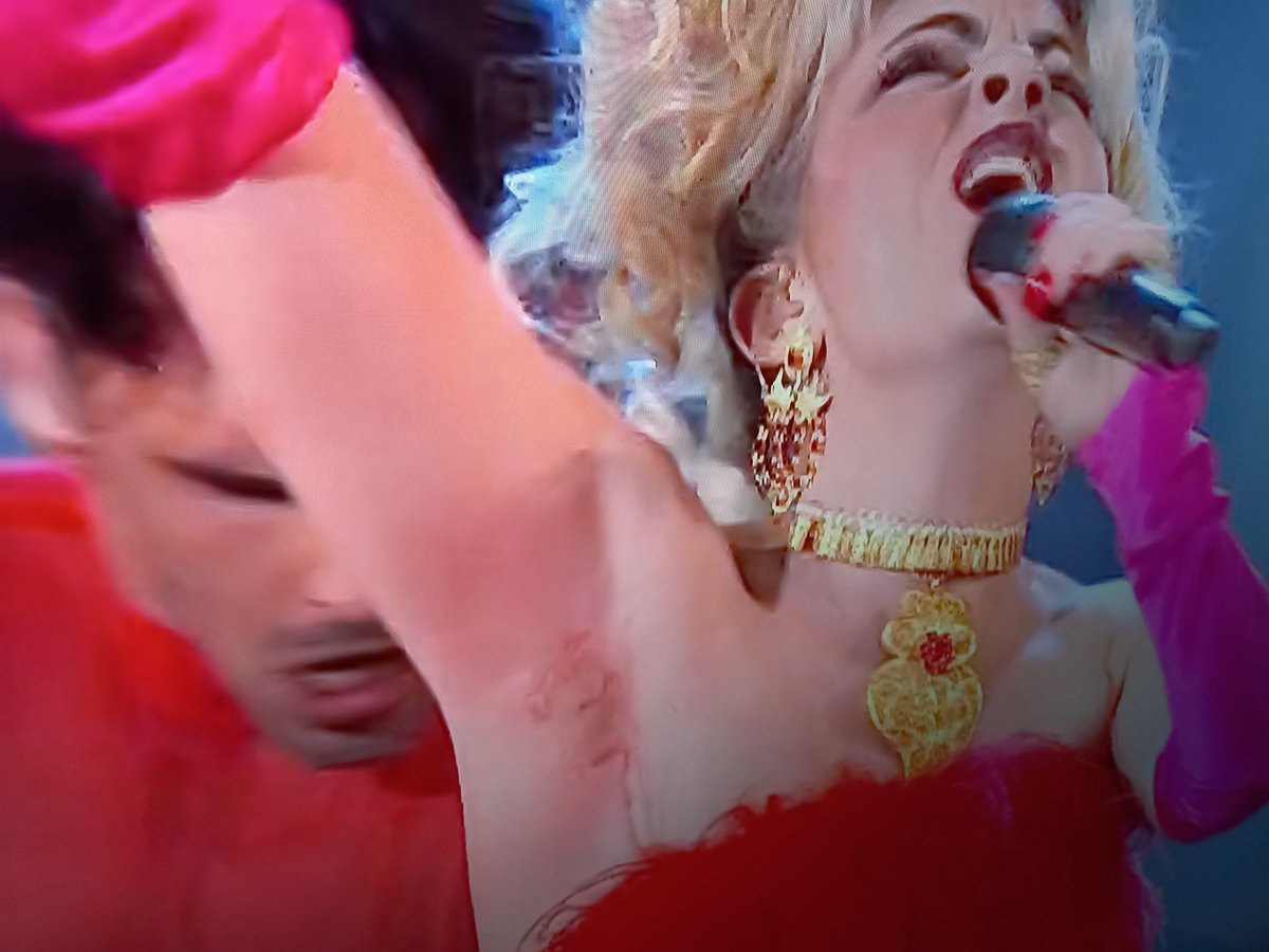 descolorida's tweet photo. la pobre...
#Eurovision2023 #Eurovision #Portugal #pobrinhapelusinha https://t.co/11Y7QD8Kru