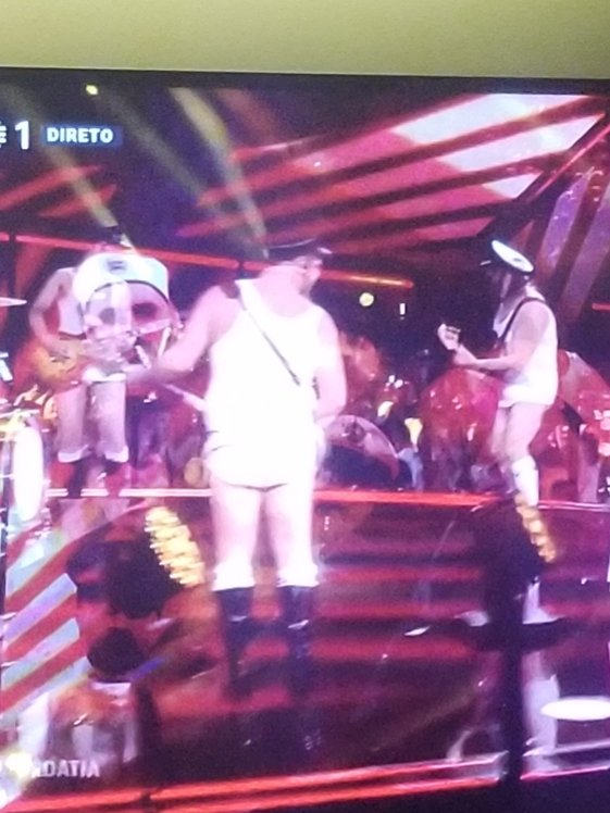 LLuyben's tweet image. waar zit ik in godsnaam naar te kijken...? #Eurovisiesongfestival #eurovision