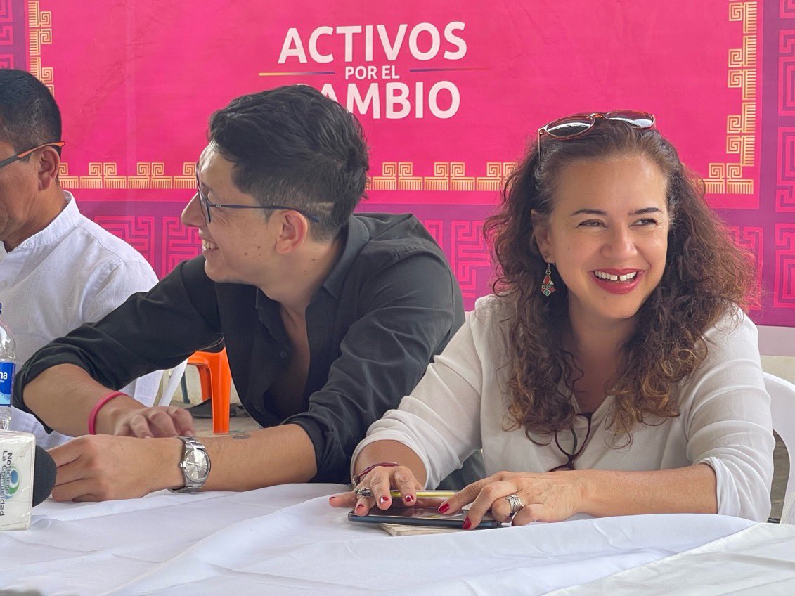 ARNColombia's tweet image. TIERRA PARA EL QUE LA TRABAJA✊🏼Nuestra Dir @AlejamillerR junto a @DanielRMed de SAE, entregaron 234 hectáreas de tierra fértil a familias de #FirmantesDePaz! Los terrenos fueron entregados bajo la figura de arrendamiento social y tendrán un periodo de gracia los primeros 12 meses