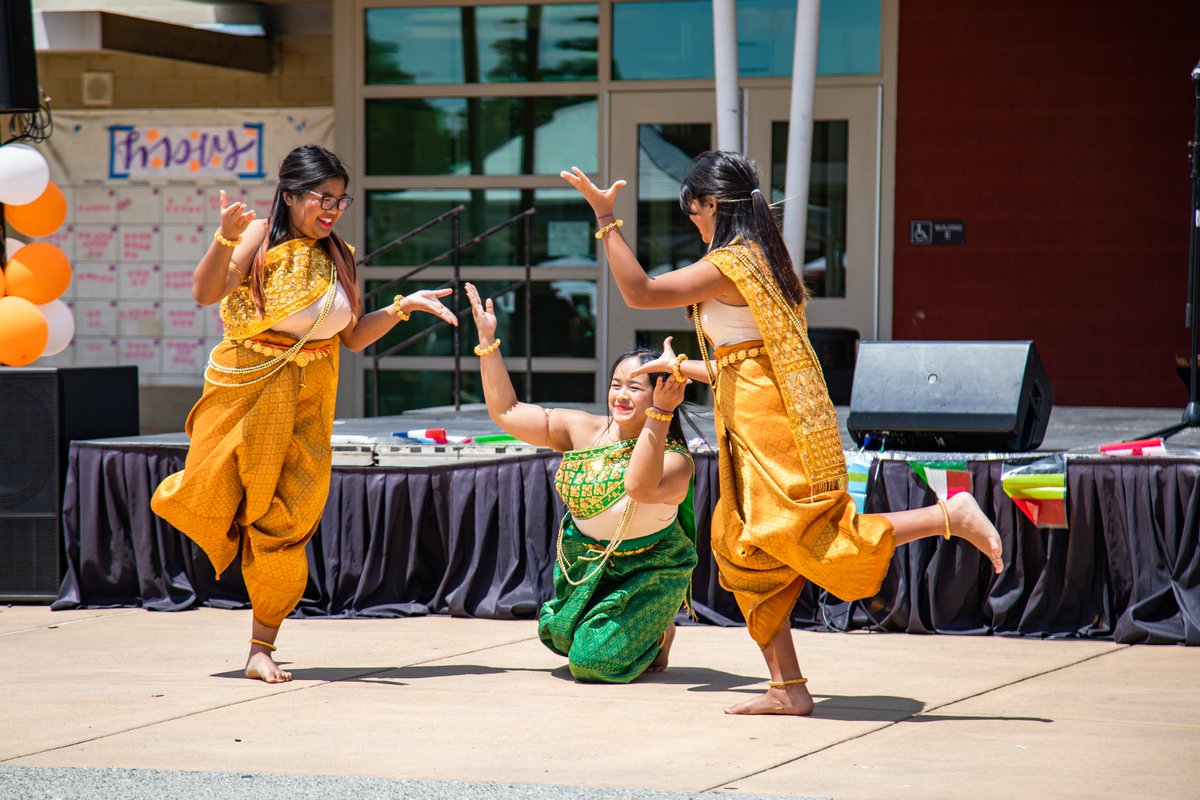 RedlandsUSD's tweet photo. Our district #MulticulturalFair was a great success thanks to all the volunteers, families, community, and vendors that came out to support! From performances to giveaways, there was always something to look forward to! #ThisisRUSD @RUSDforEquity @RUSDeducation https://t.co/qVGZRHREsF