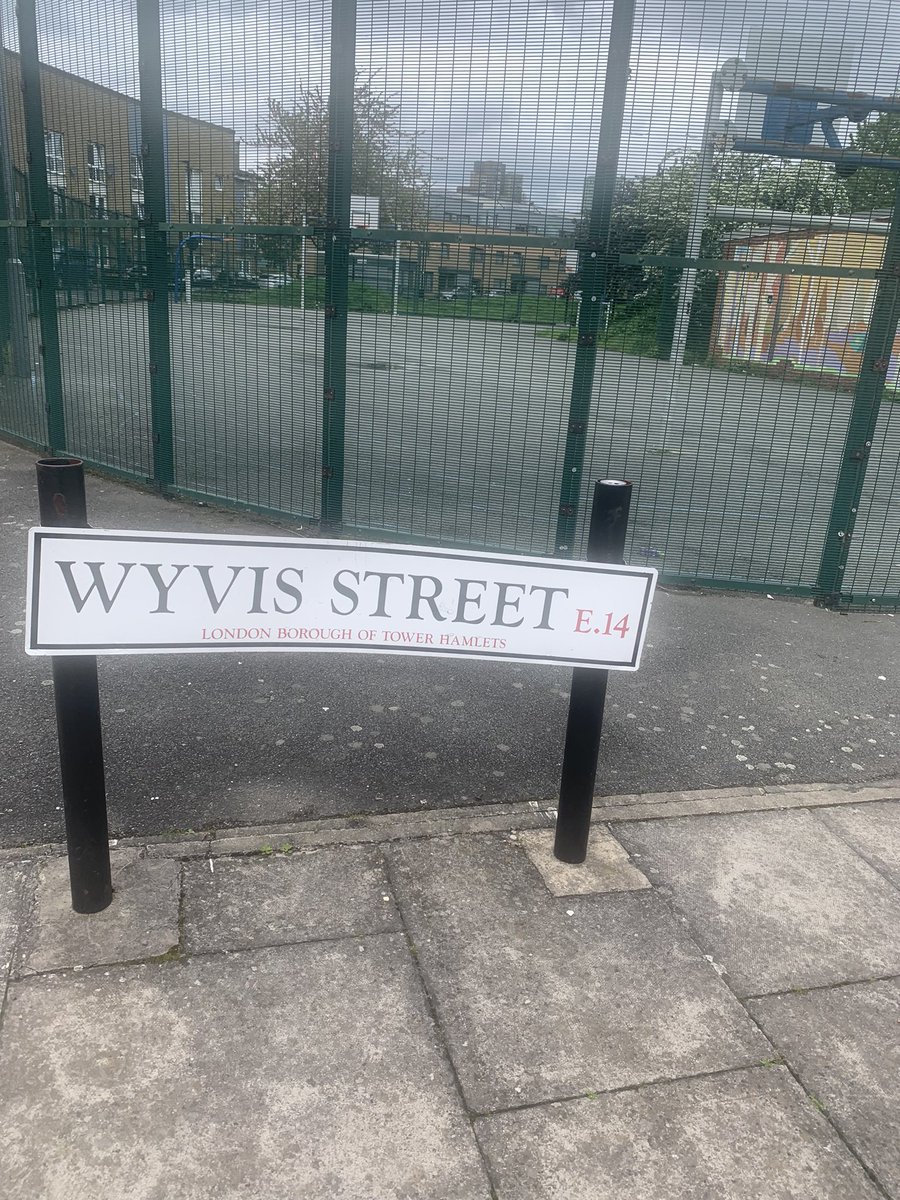 Passed this court in Tower Hamlets today…it needs a little @bballengland @ProjectSwish help 🏀🏀🏀