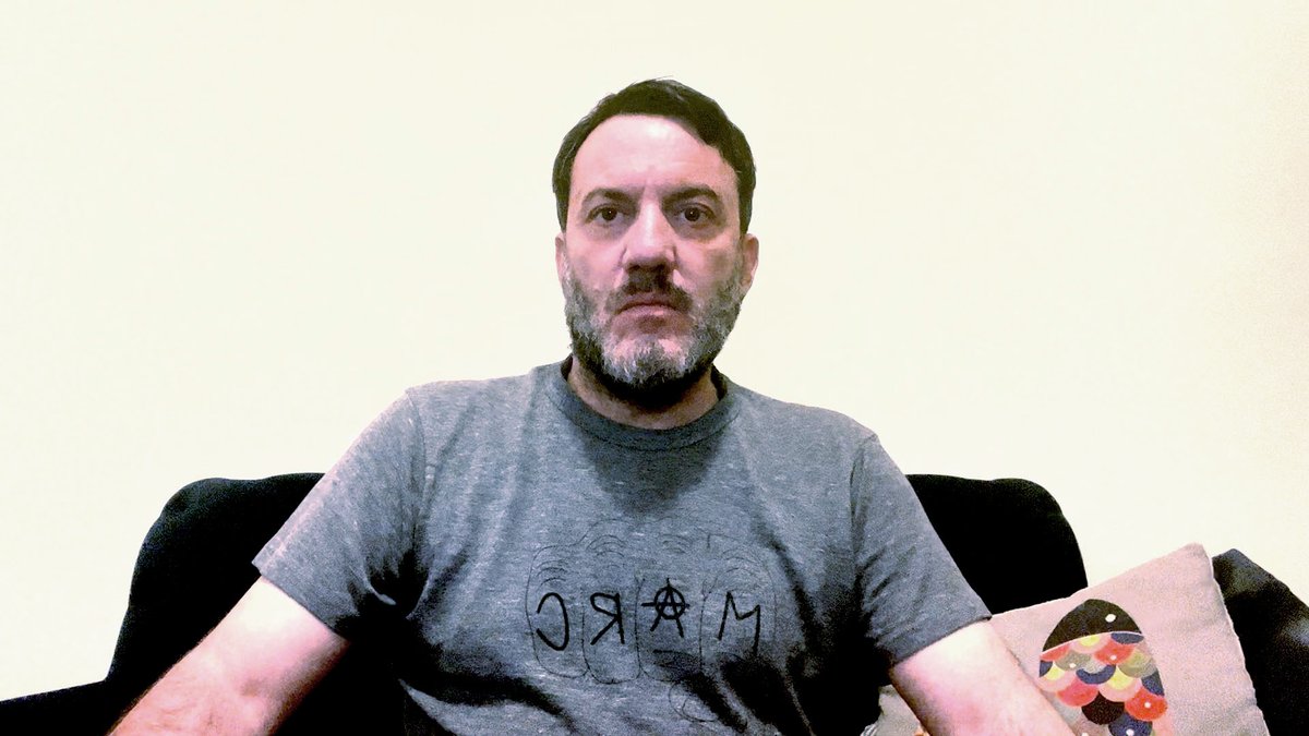 🎬 Entrevista a Luciano Podcaminsky

El director nos cuenta todo sobre Asfixiados, historia de una pareja de mediana edad encerrada en sus propios conflictos. Protagonizada por Leonardo Sbaraglia y Julieta Díaz

📲 Mirá la nota en youtube.com/watch?v=decCjc…

#DirectoresAv