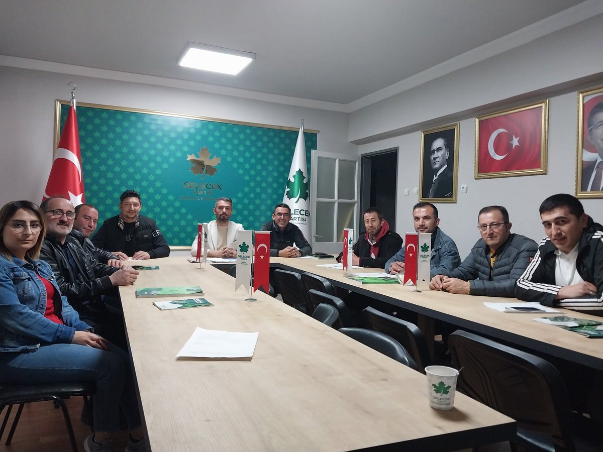 gelecekcrm's tweet photo. Merkez İlçe Teşkilatı Yönetim Kurulu olarak seçim önü son  toplantımızı gerçekleştirdik. Sandık Görevlisi olacak Başkanlarımızın Sandık güvenliği hakkında bilgi paylaşımı yaptık. @Ahmet_Davutoglu @SelimTemurci @RBekiroglu @MuhammedDerin https://t.co/sNHbkNoyFw