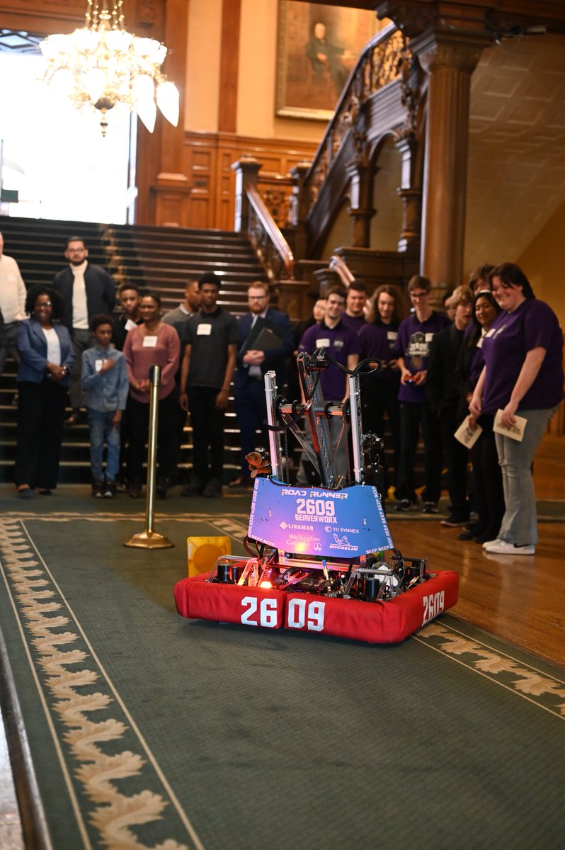 Today @OLOLCRUSADERS 's @FRC2609 visited @Sflecce at Queen's Park to celebrate their historic FIRST Robotics World Championship! We are grateful to have had the opportunity to share more about our organization and all of the wonderful people who made this championship possible.