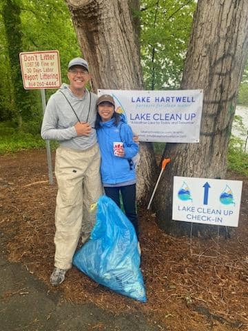 ARJWater's tweet photo. Numbers are in from the Splash Away the Trash event put on by Lake Hartwell Partners for Clean Water on #EarthDay:
280 participants
10,162 lb of trash
21.5 miles of shoreline
19 dock floats
Massive win for the lake and our drinking water quality! #SourceWaterProtectors https://t.co/hjEwHedqik