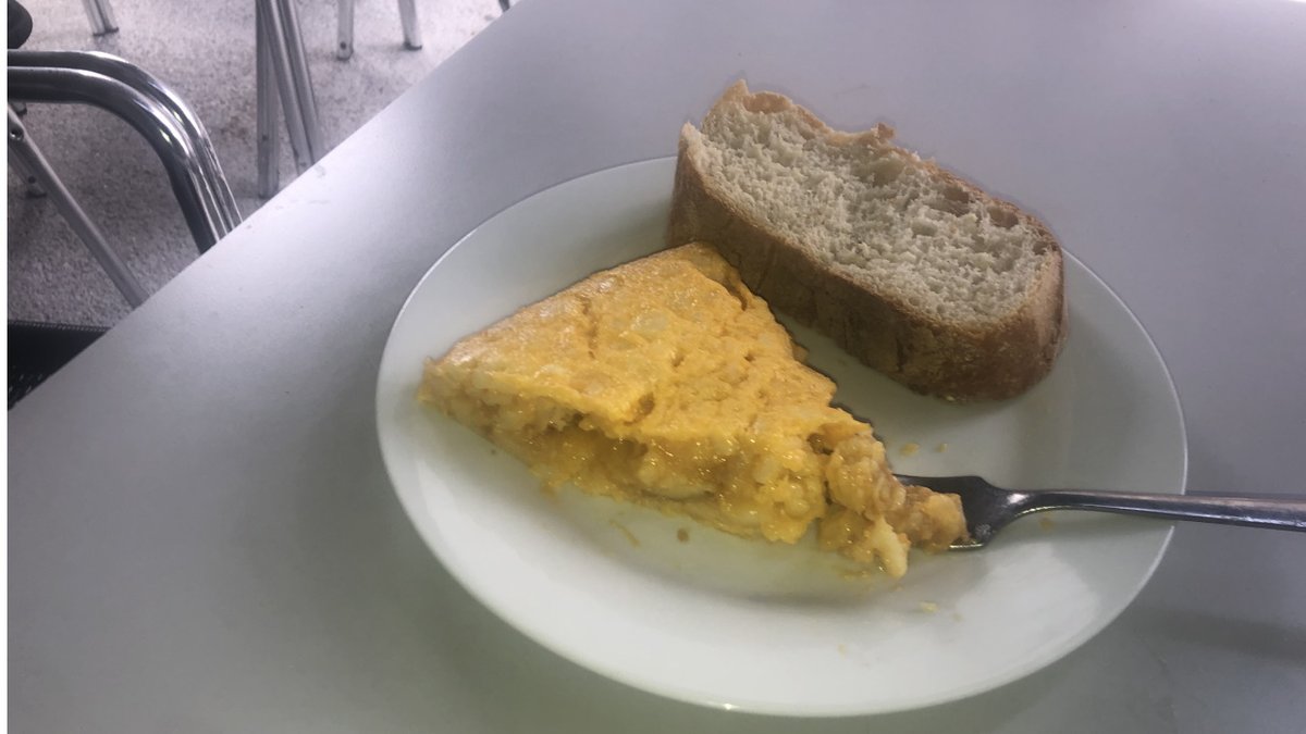vocescoruna's tweet photo. Tortillas de patata de estilo mazacote pero jugosas que hay que probar en A Coruña https://t.co/9ZQ3ZYWTiP https://t.co/fXoMiK4HTe