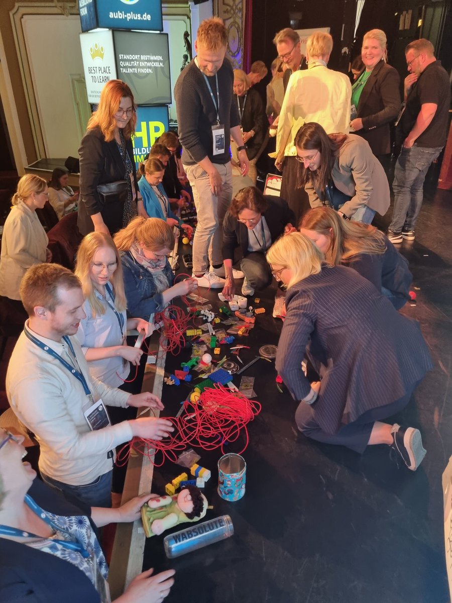 MartinGaedt's tweet photo. Rocking Recruiting mit @aubiplus 
Ein Theater voller motivierter Menschen https://t.co/fFWfLOnCnf