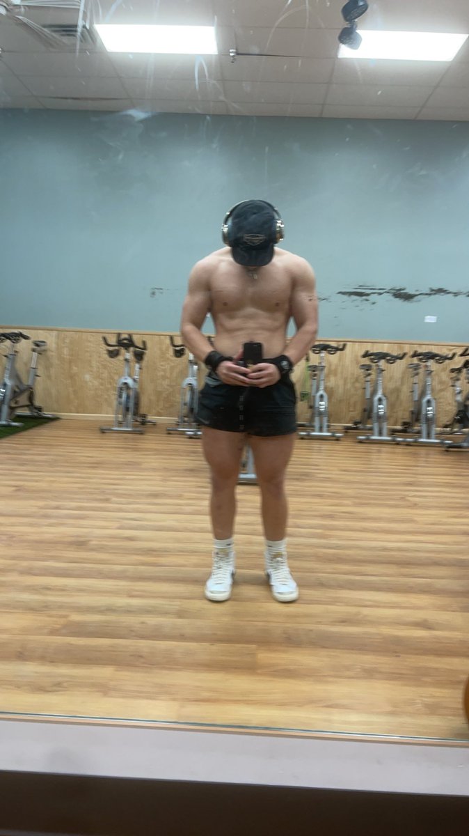 LoganAwrestling's tweet photo. Expect the unexpected🗣️😉 #gym #wrestling https://t.co/lxHdpFDzUh