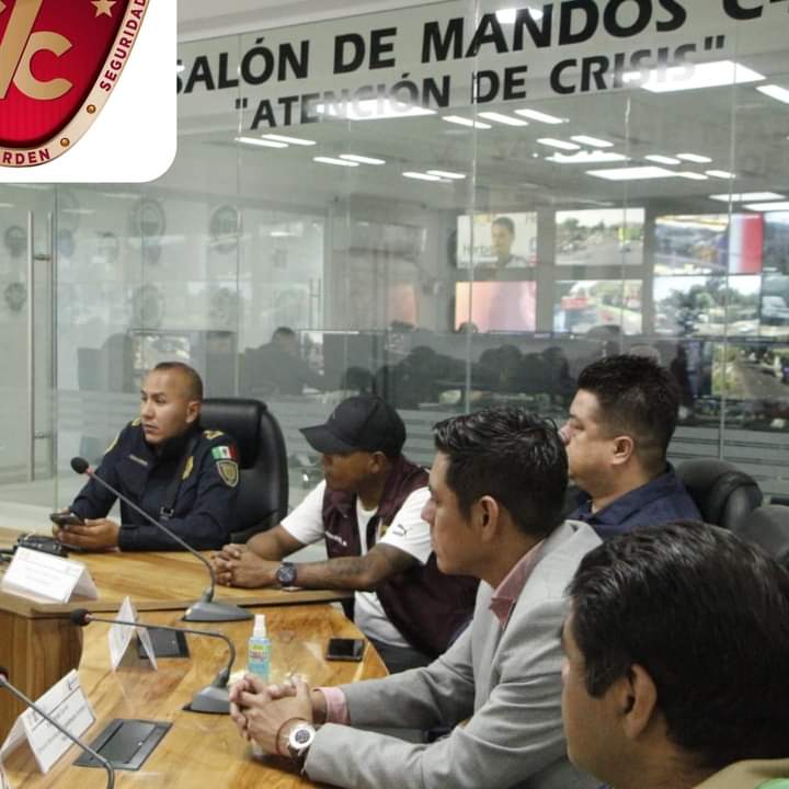 evelyn_parraA's tweet photo. En las 80 colonias de #VCarranza trabajamos 24/7 para darte seguridad, por ello nos reunimos con los gobiernos federal y capitalino en nuestro #C4, como lo hicimos hoy por la mañana en la 296 Sesión del Gabinete de #SeguridadCiudadana.👮‍♂️👮‍♀️🚨

#PorElBienestarDeVC
#ComandoVC https://t.co/HEbdVoBRxr