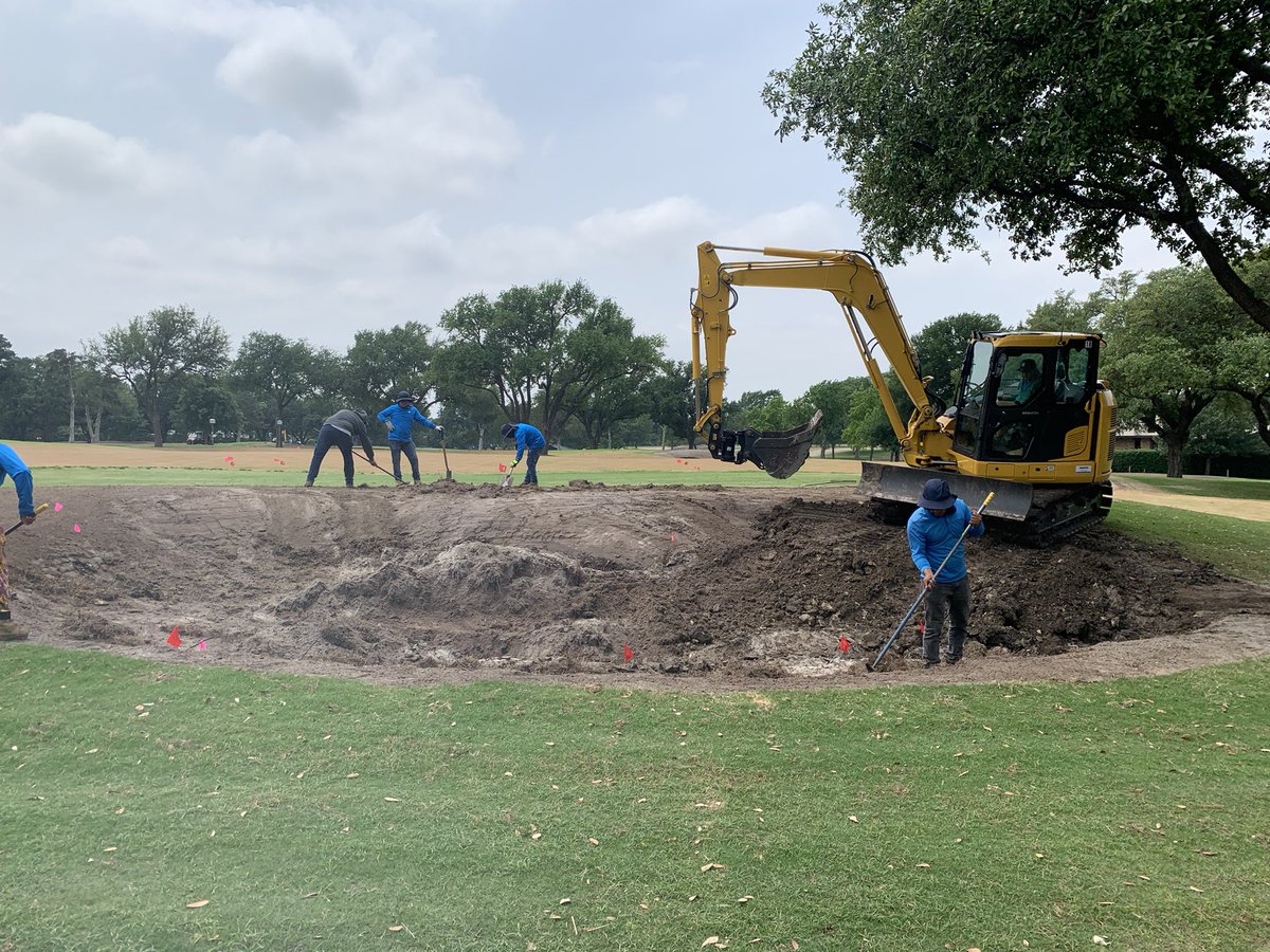 mggolfdesign's tweet image. It’s been 8 days since the start of construction at Dallas CC &amp;amp; #LaBar Golf is hammer down. 4 fairways stripped &amp;amp; cleared, 12 bunkers cleaned out, reshaped, edged &amp;amp; ready for drainage &amp;amp; #betterbillybunker. #ASGCA #NTGCSAA #DCCTURF