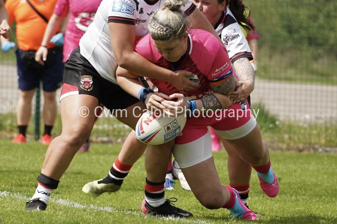 Can’t beat a win on the road 🩷💜

Chuffed to make the scoresheet, gutted not to make it a double but I guess I live up to my name 🙈

📸 @CwmCalonPhoto 

#WomensRugbyLeague #8 #Dropsy #CardiffDemons #ChallengeCup #Round2 #WinnerWinner #TryTime #Facials
