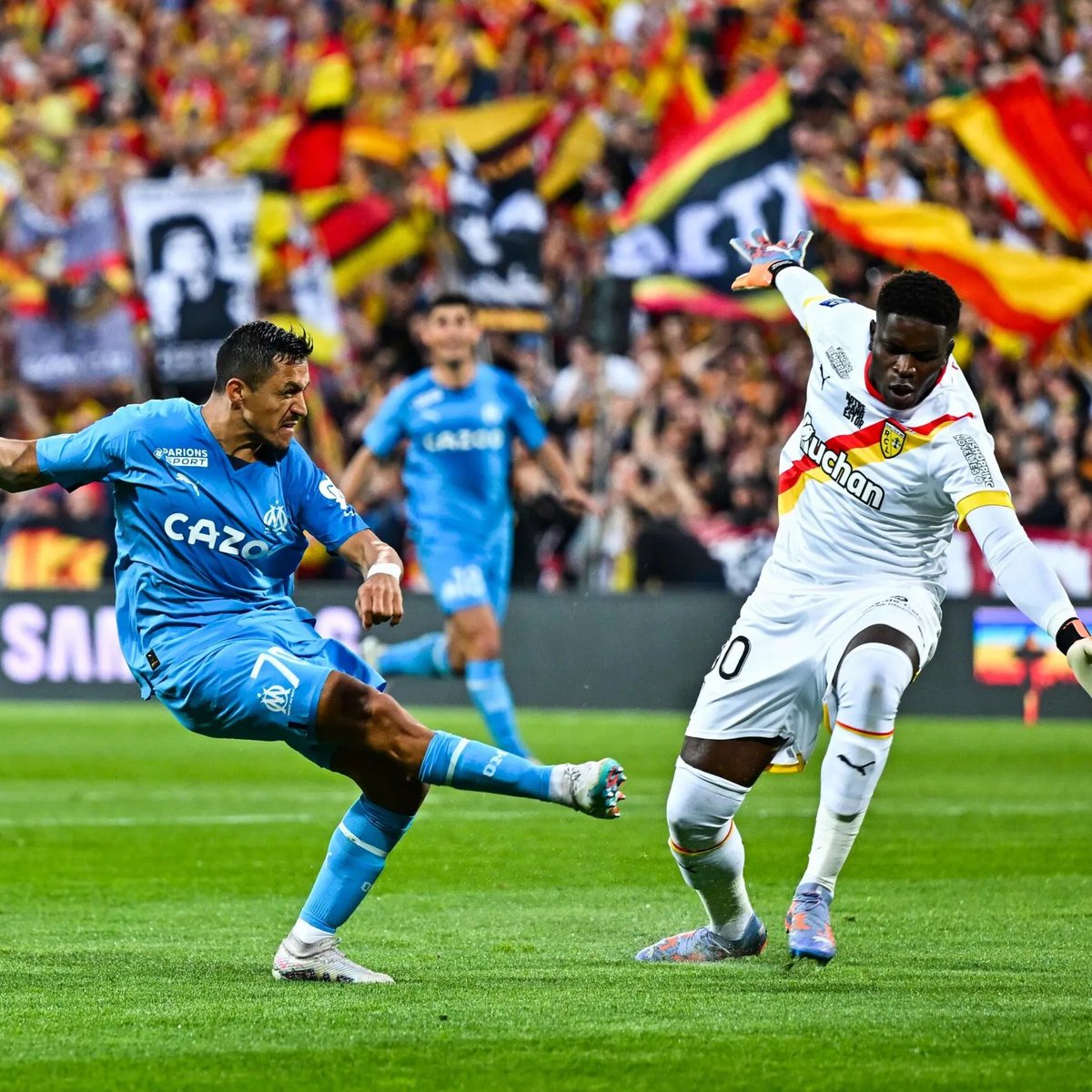 🚨 Dans un communiqué, l'OM dénonce une "accumulation de décisions prises en sa défaveur" cette saison.

Le club pointe notamment l'utilisation de la VAR sur le but refusé à Alexis Sanchez lors du dernier match face à Lens, la semelle d'un défenseur monégasque sur Kolasinac lors