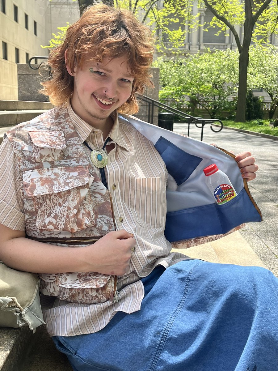 Poopoopeepeeli's tweet image. More fish vest I made 🎣🐟🐠🐡 pls share 😭