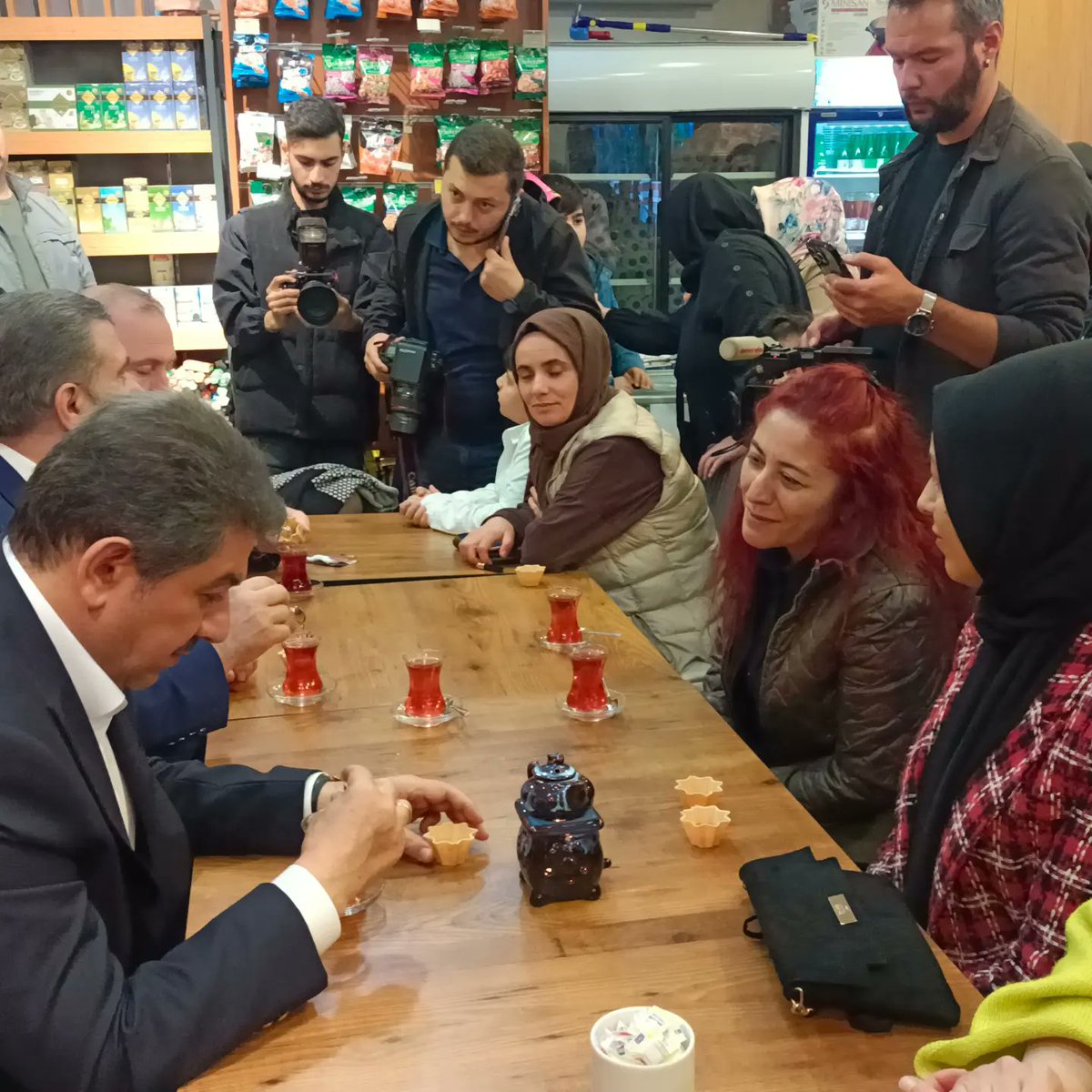 #9mayisdunyacolyakgunu vesilesiyle Sağlık Bakanımız Fahrettin Koca, Esenler Belediye Başkanımız Mehmet Tevfik Göksu ve Ak Parti İlçe Başkanımız Umut Özkan ile Nadir Kafe ‘de bir araya geldik. 
Çölyaklı ailelerimizin taleplerini dile getirdik. #colyak