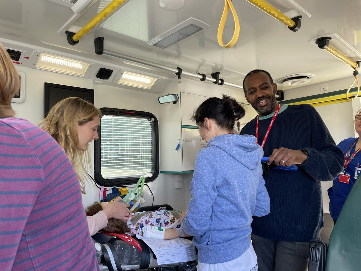 PICUPAME's tweet photo. Great day training with GAMA aviation @MJGriksaitis @medsquire @DoctorMacAndDog @SORT_Soton https://t.co/vtVgFoVQ7o